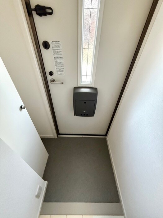 物件内観写真18　(玄関)