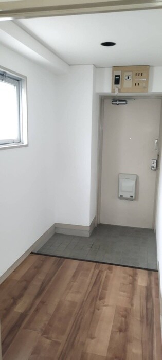 物件内観写真3　(玄関)