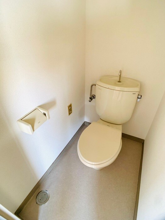 物件内観写真4　(トイレ)