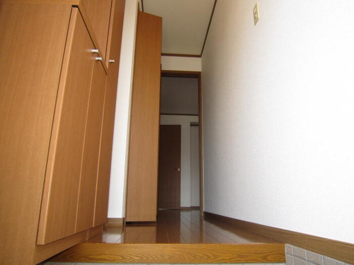 物件内観写真4　(玄関)