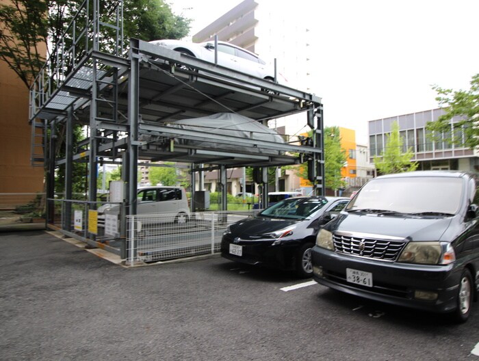 物件外観写真4　(駐車場)