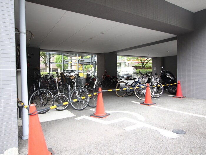 物件外観写真5　(駐輪場)