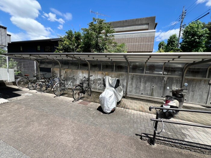 物件外観写真4　(駐輪場)