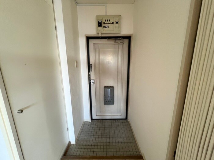 物件内観写真14　(玄関)