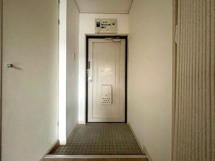 物件内観写真18　(玄関)