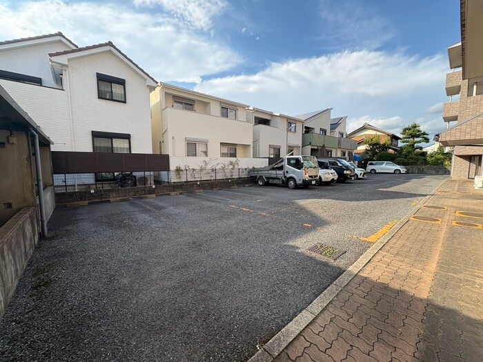 物件外観写真4　(駐車場)