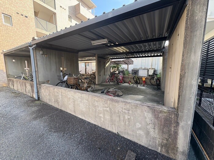 物件外観写真5　(駐輪場)