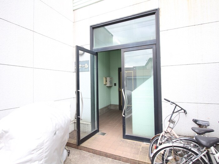 物件外観写真3　(エントランス部分)