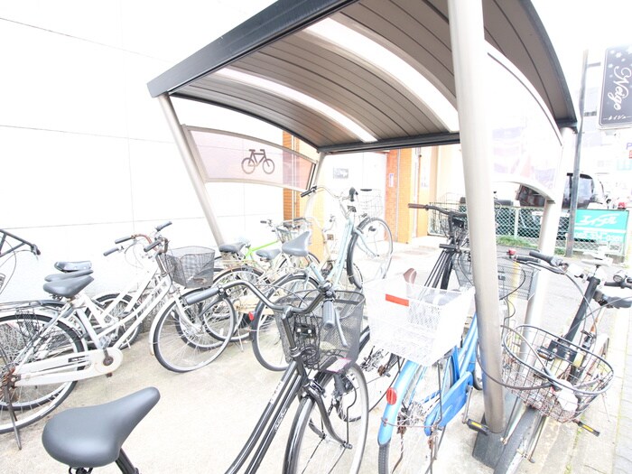 物件外観写真4　(駐輪場)