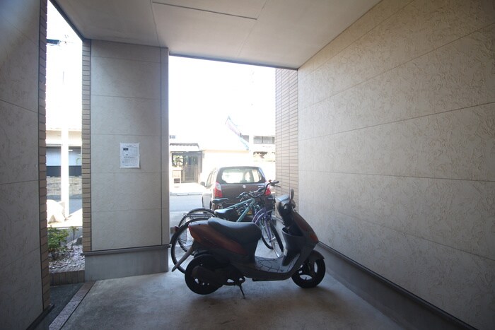 物件外観写真3　(駐輪場)