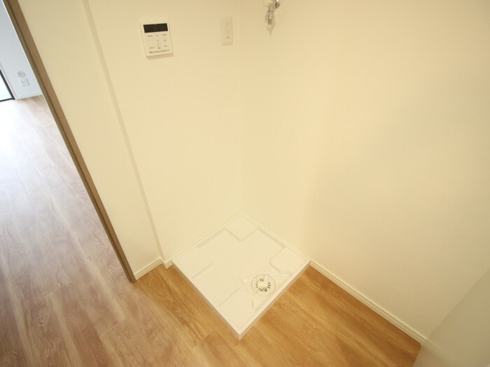 物件内観写真10　(洗濯機置場)