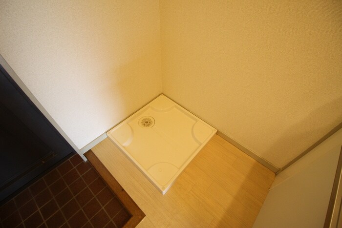 物件内観写真18　(洗濯機置場)