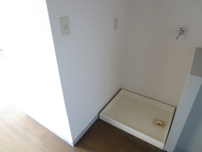 物件内観写真11　(洗濯機置場)