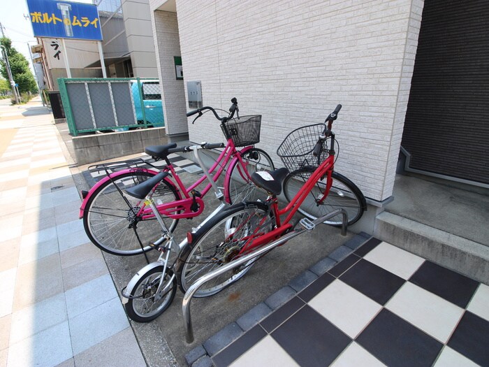 物件外観写真3　(駐輪場)
