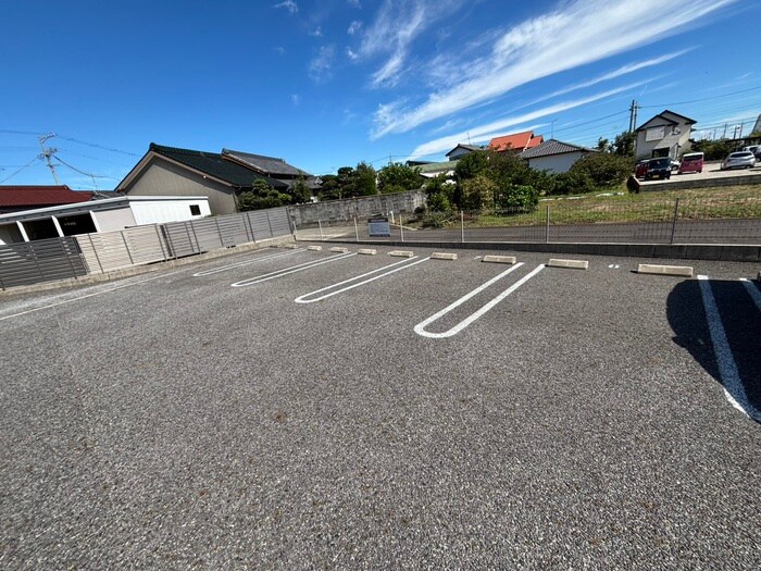物件外観写真3　(駐車場)