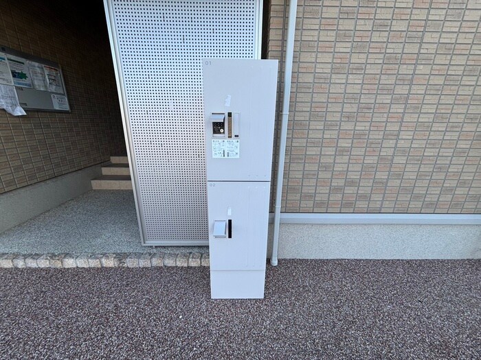 物件外観写真6　(エントランス部分)