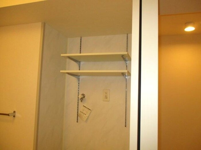 物件内観写真12　(洗濯機置場)