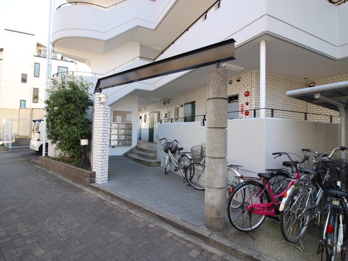 物件外観写真2　(エントランス部分)