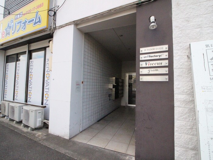 物件外観写真6　(エントランス部分)