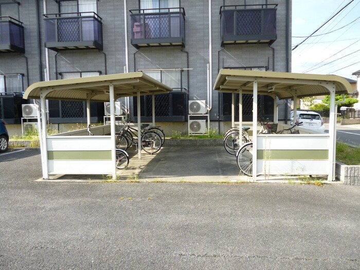 物件外観写真3　(駐輪場)