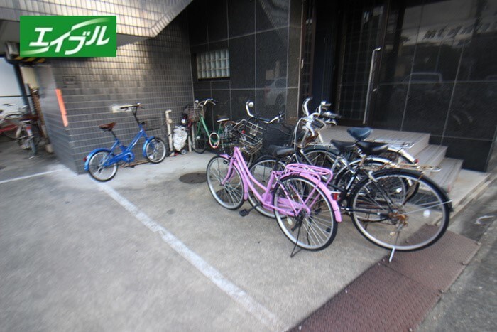 物件外観写真3　(駐輪場)