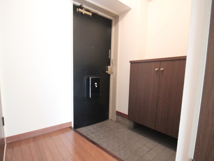 物件内観写真17　(玄関)