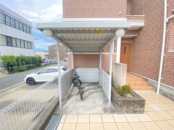 物件外観写真5　(駐輪場)