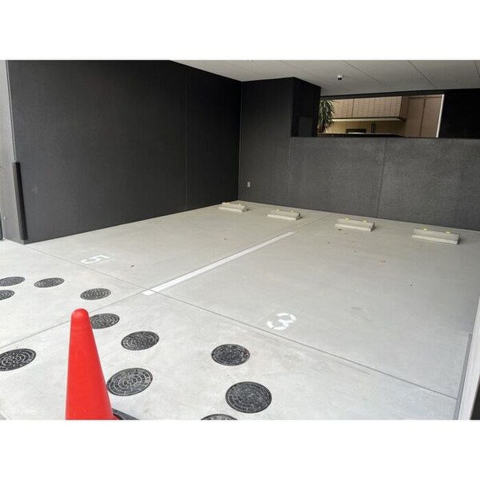 物件外観写真6　(駐車場)