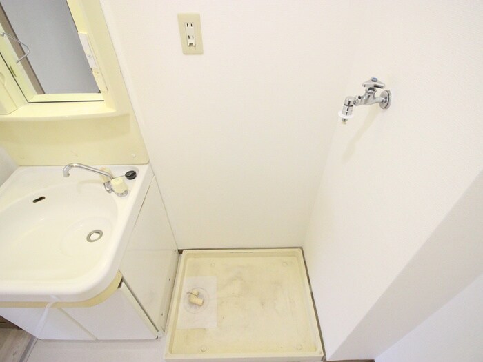 物件内観写真12　(洗濯機置場)