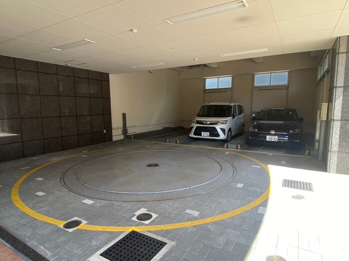 物件外観写真3　(駐車場)