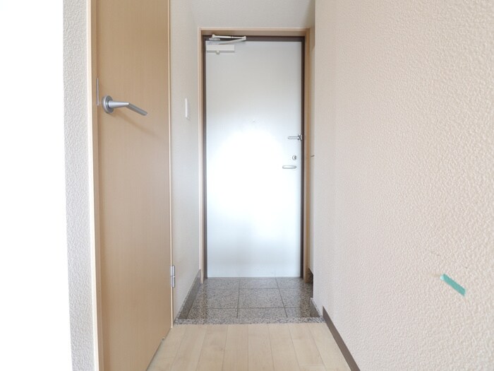 物件内観写真13　(玄関)
