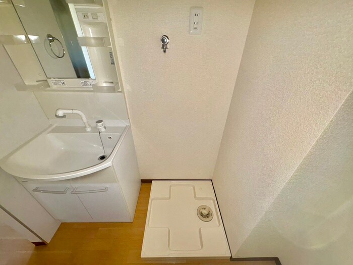 物件内観写真13　(洗濯機置場)