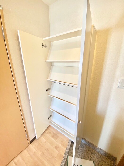 物件内観写真14　(靴箱)