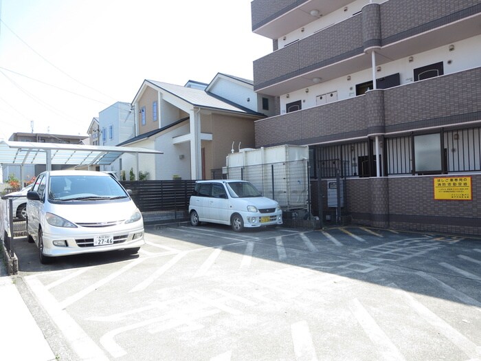 物件外観写真5　(駐車場)