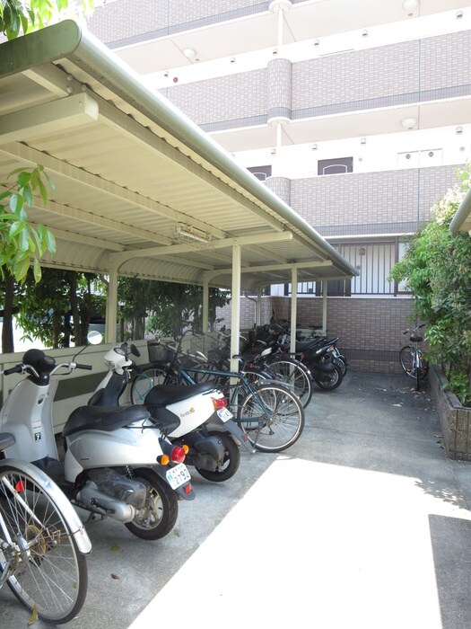 物件外観写真6　(駐輪場)