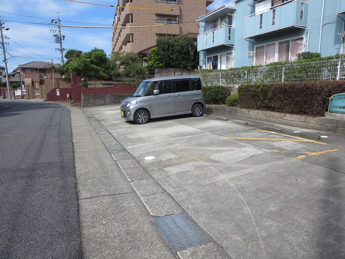 物件外観写真2　(駐車場)