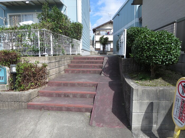 物件外観写真4　(エントランス部分)