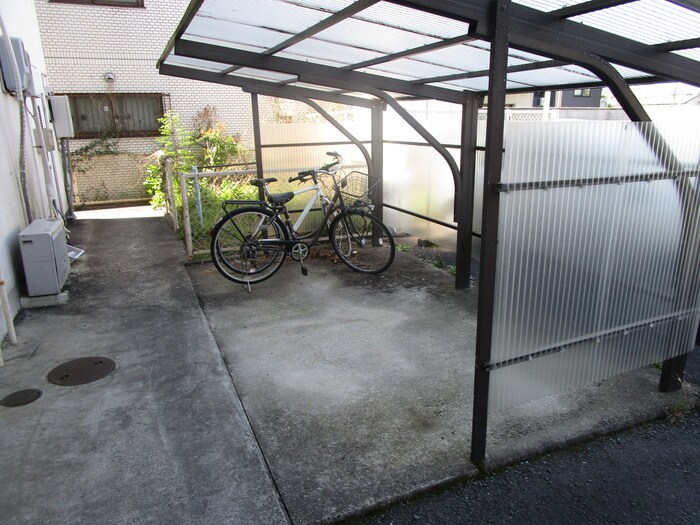 物件外観写真4　(駐輪場)