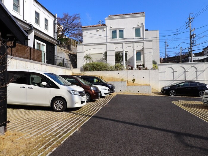 物件外観写真2　(駐車場)