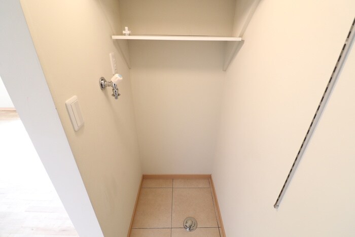 物件内観写真12　(洗濯機置場)