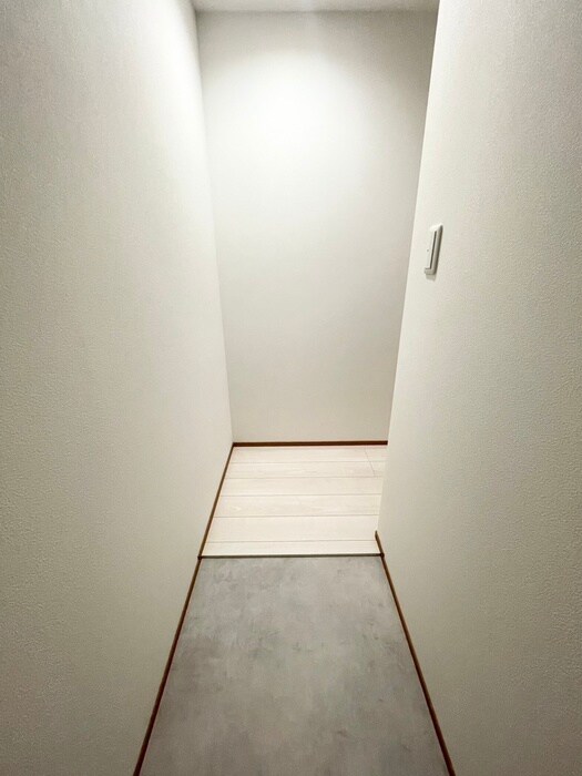 物件内観写真7　(玄関)