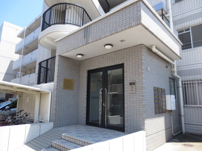 物件外観写真2　(エントランス部分)