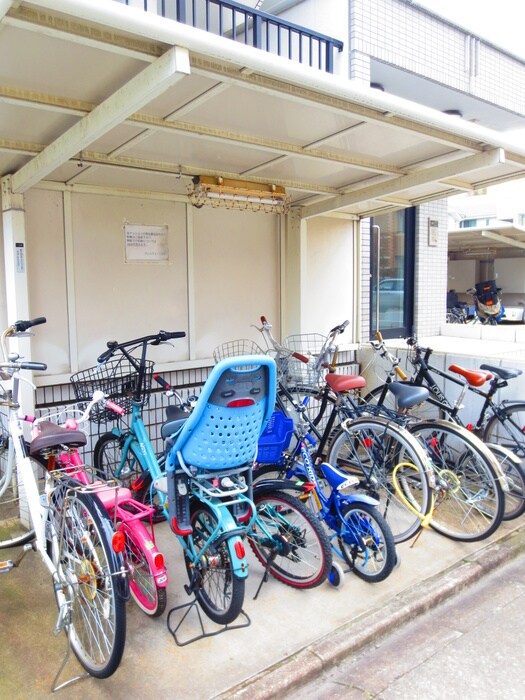 物件外観写真5　(駐輪場)