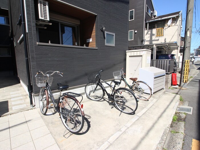 物件外観写真4　(駐輪場)