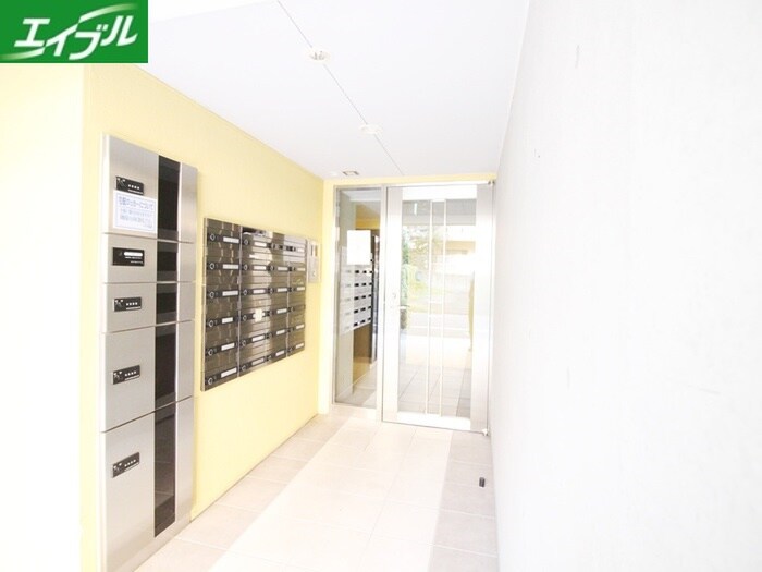 物件外観写真4　(エントランス部分)