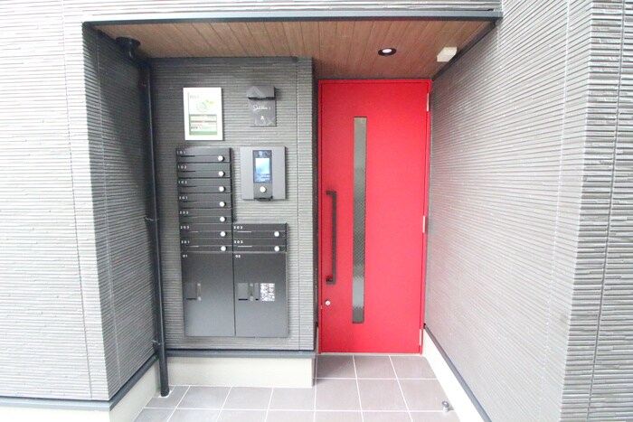 物件外観写真5　(エントランス部分)