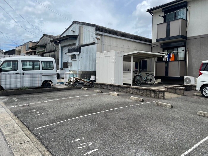 物件外観写真5　(駐車場)