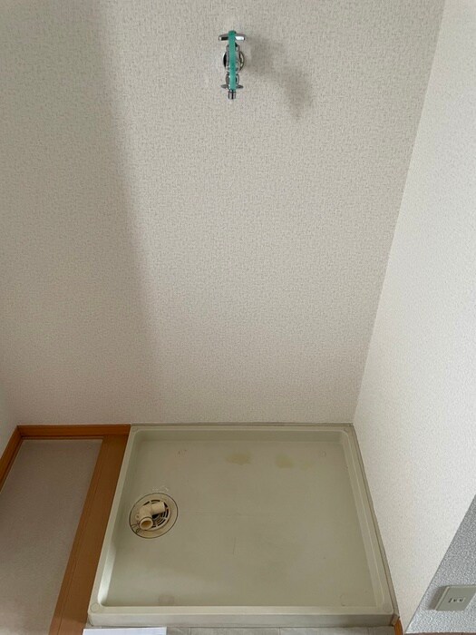 物件内観写真14　(洗濯機置場)