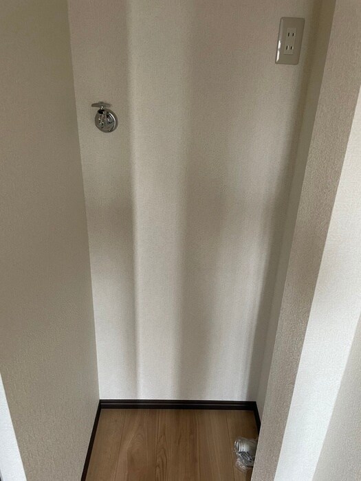 物件内観写真12　(洗濯機置場)