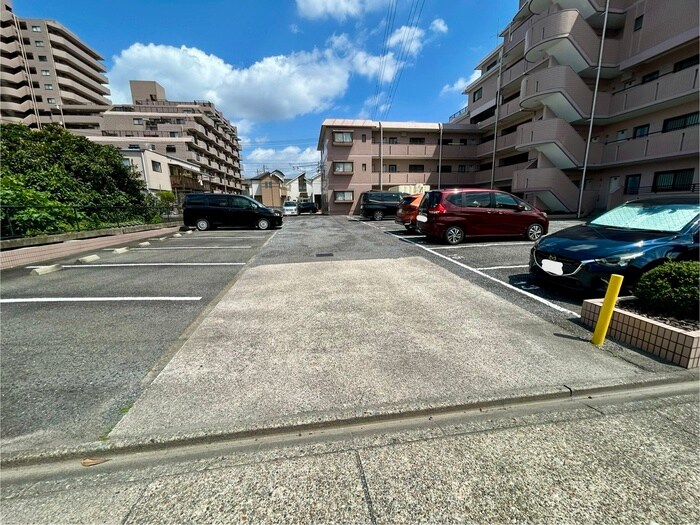 メロディーハイムの駐車場